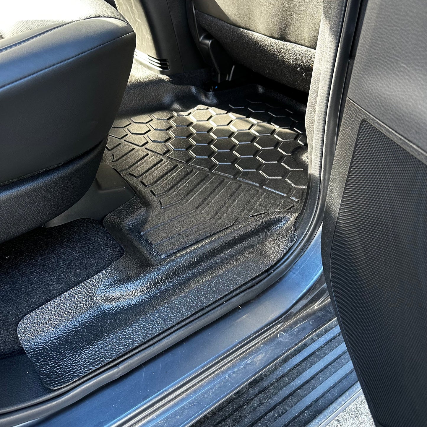 Isuzu MU-X Wagon 2021+ | MUDTAMER Floor Mats – additional photo