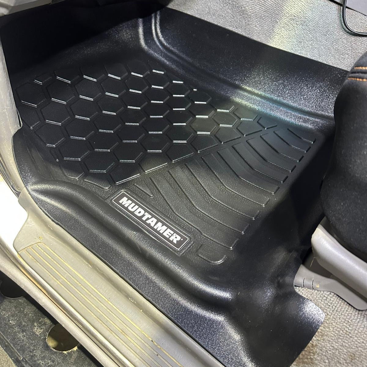 Toyota LandCruiser 100/105 Series 1998-2007 | MUDTAMER Floor Mats – additional photo