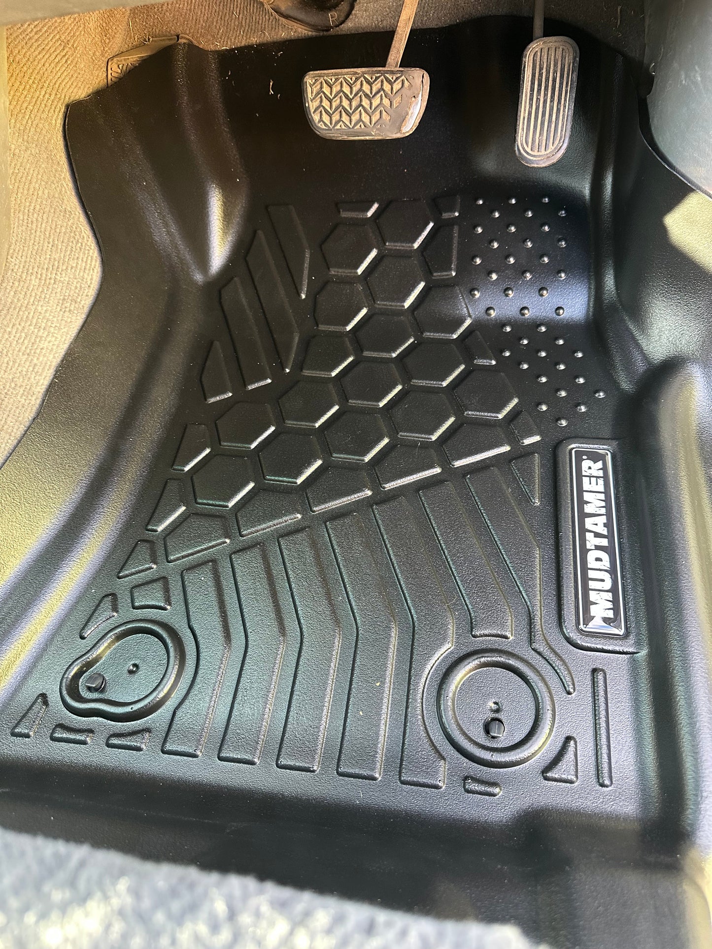 Toyota Hilux 2005-2015 | MUDTAMER Floor Mats – additional photo