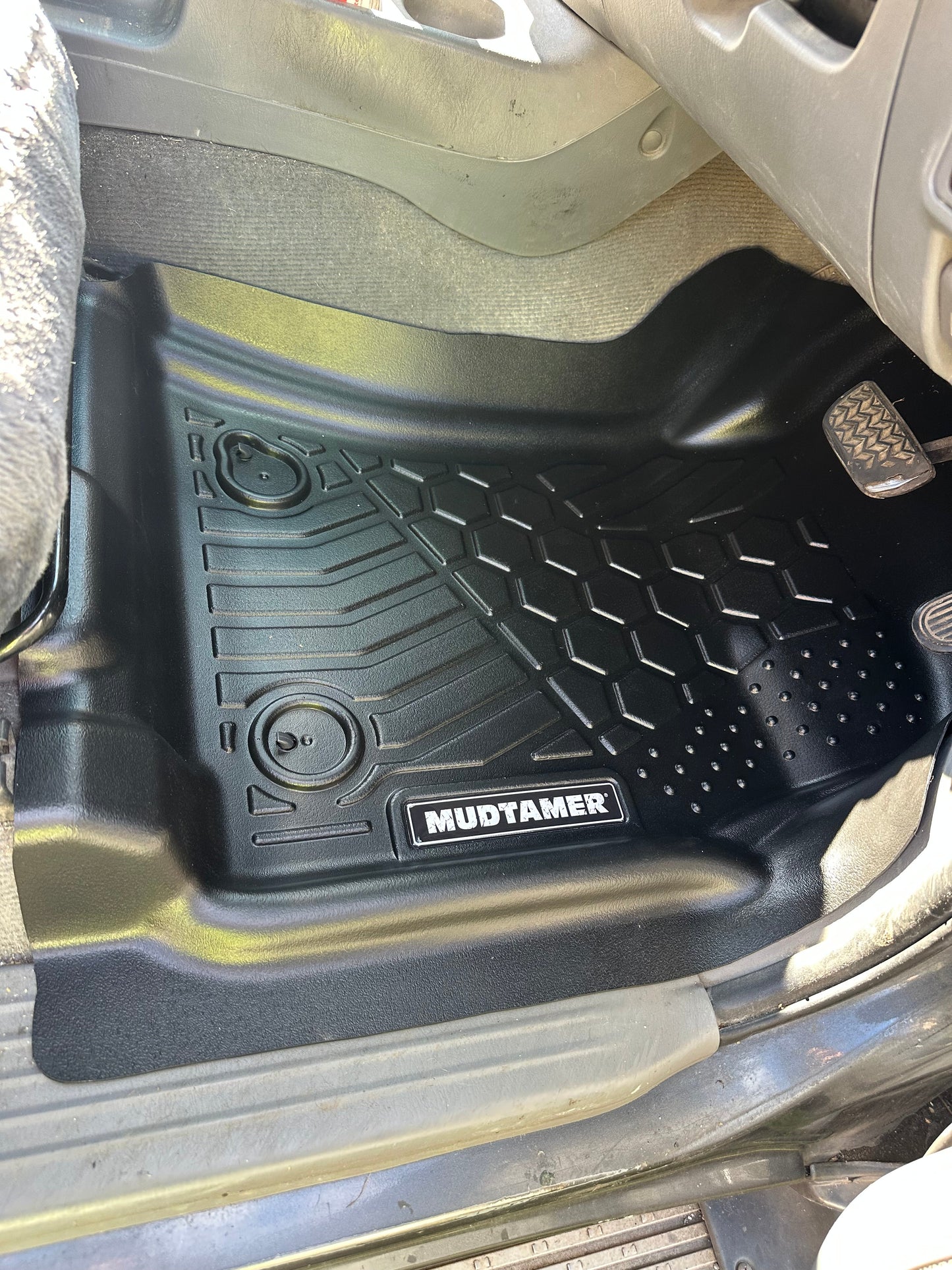 Toyota Hilux 2005-2015 | MUDTAMER Floor Mats – additional photo