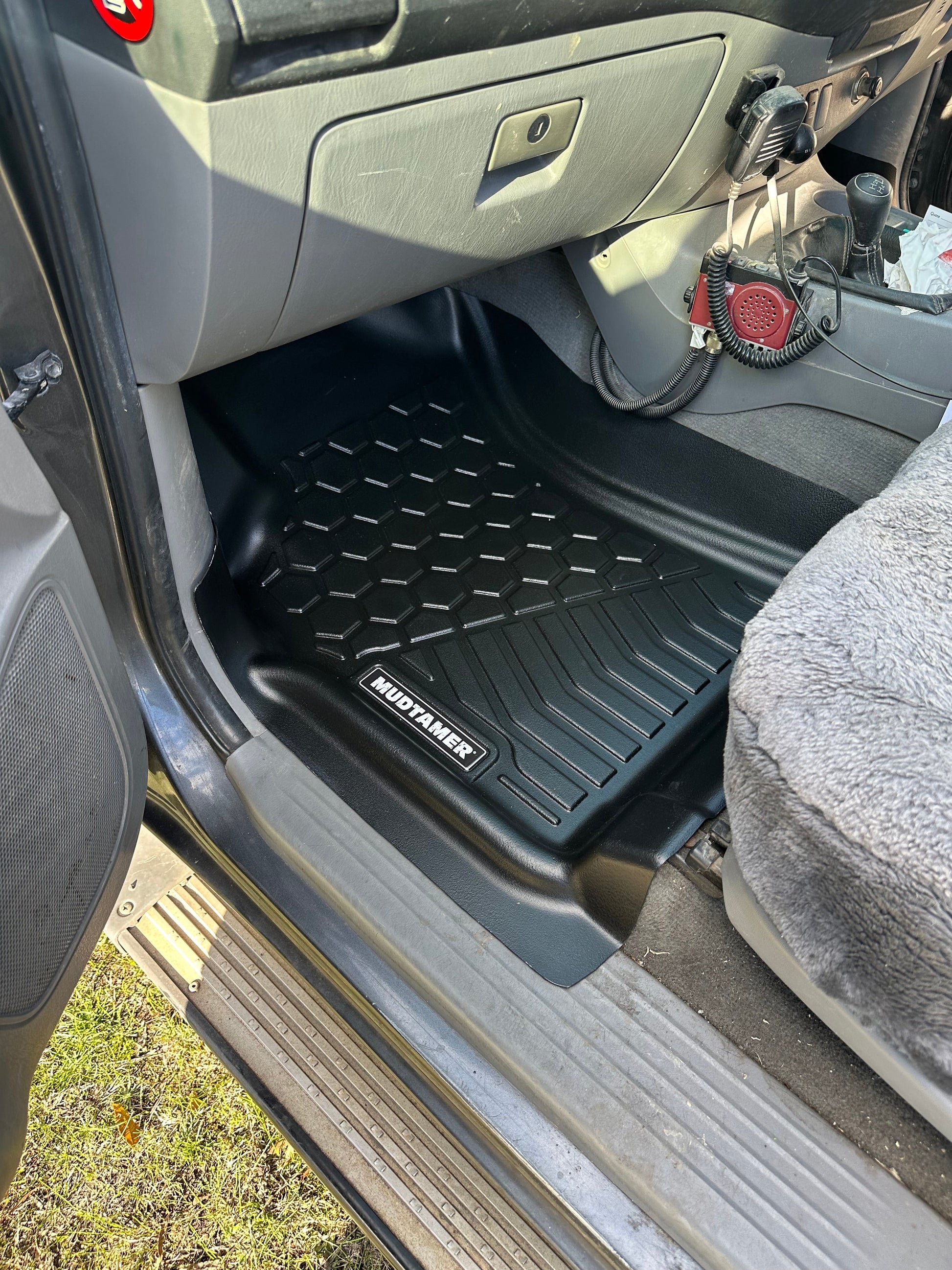Toyota Hilux 2005-2015 | MUDTAMER Floor Mats – additional photo