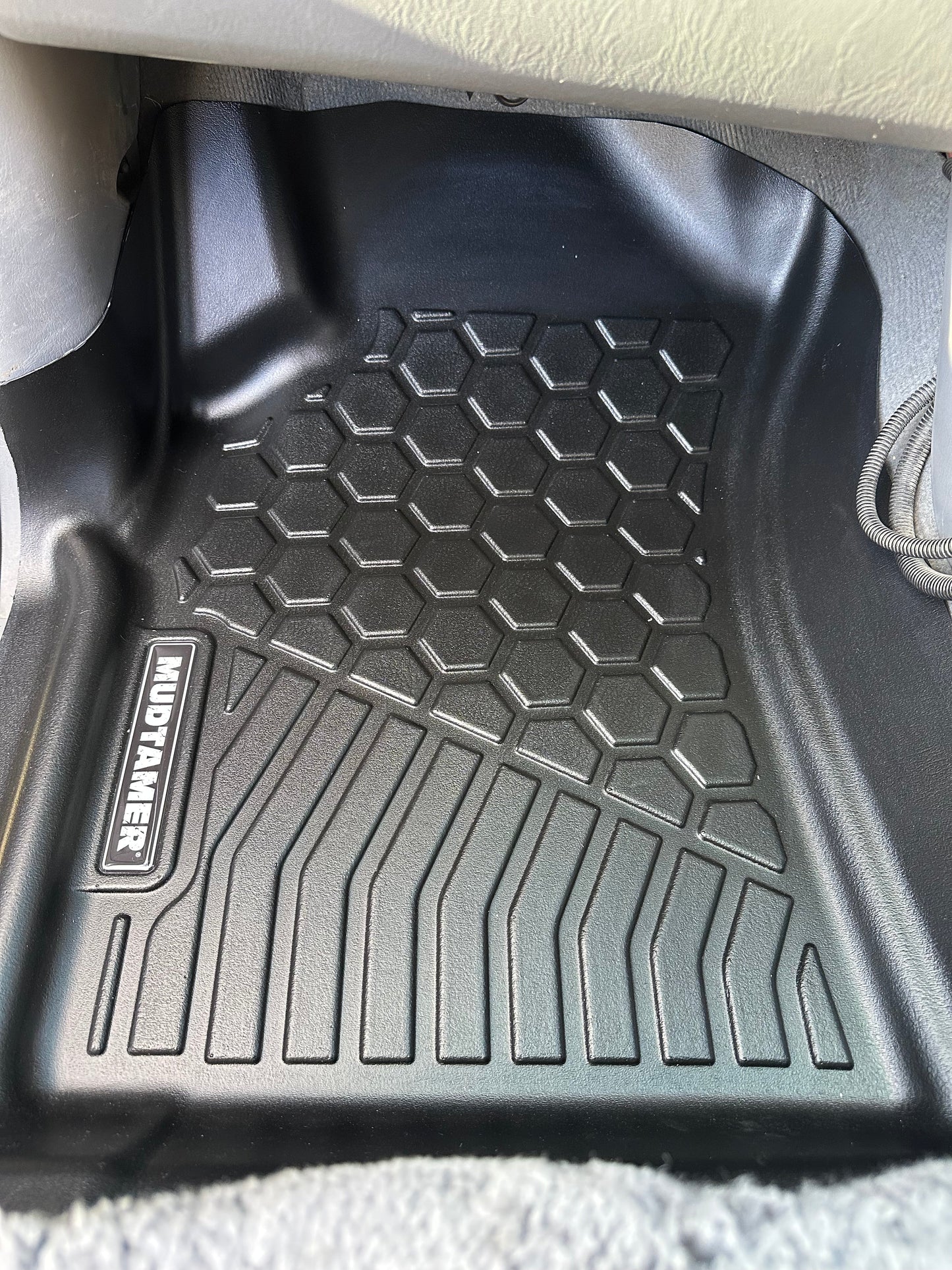 Toyota Hilux 2005-2015 | MUDTAMER Floor Mats – additional photo