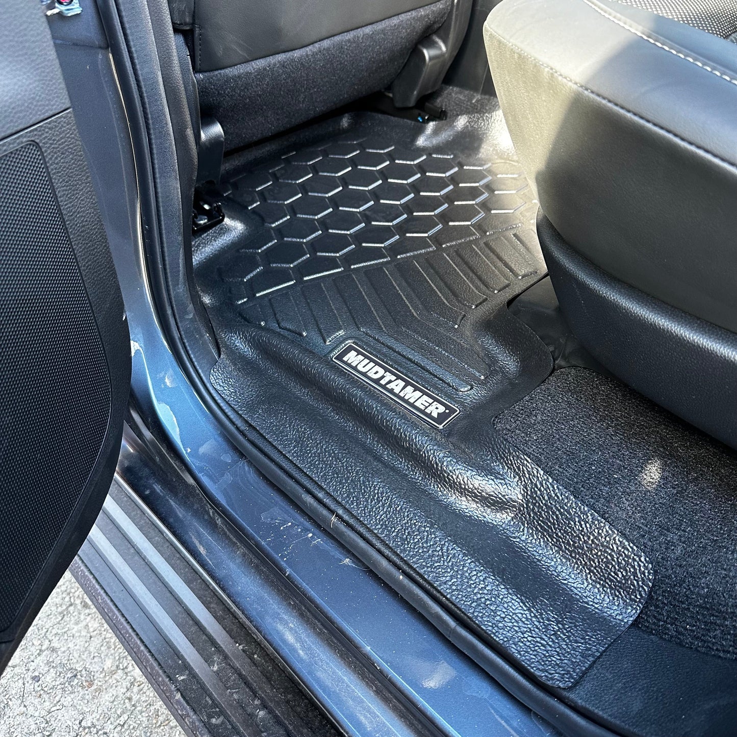 Isuzu MU-X Wagon 2021+ | MUDTAMER Floor Mats – additional photo