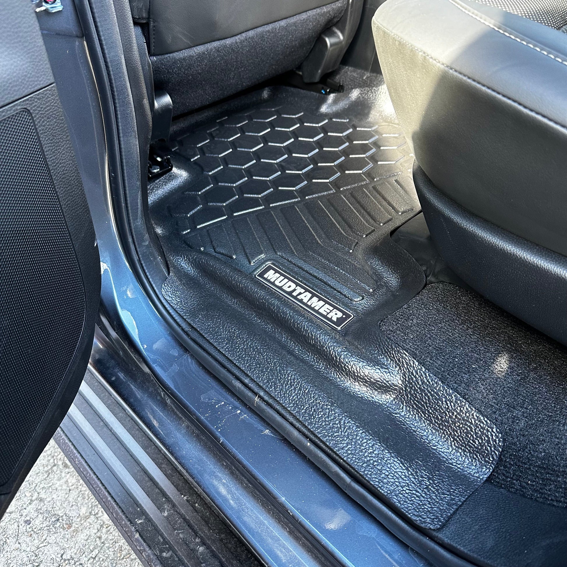 Isuzu MU-X Wagon 2021+ | MUDTAMER Floor Mats – additional photo