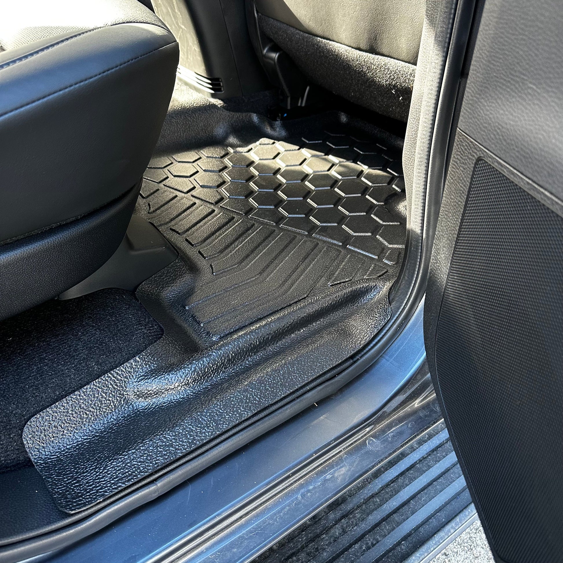 Isuzu MU-X Wagon 2021+ | MUDTAMER Floor Mats – additional photo