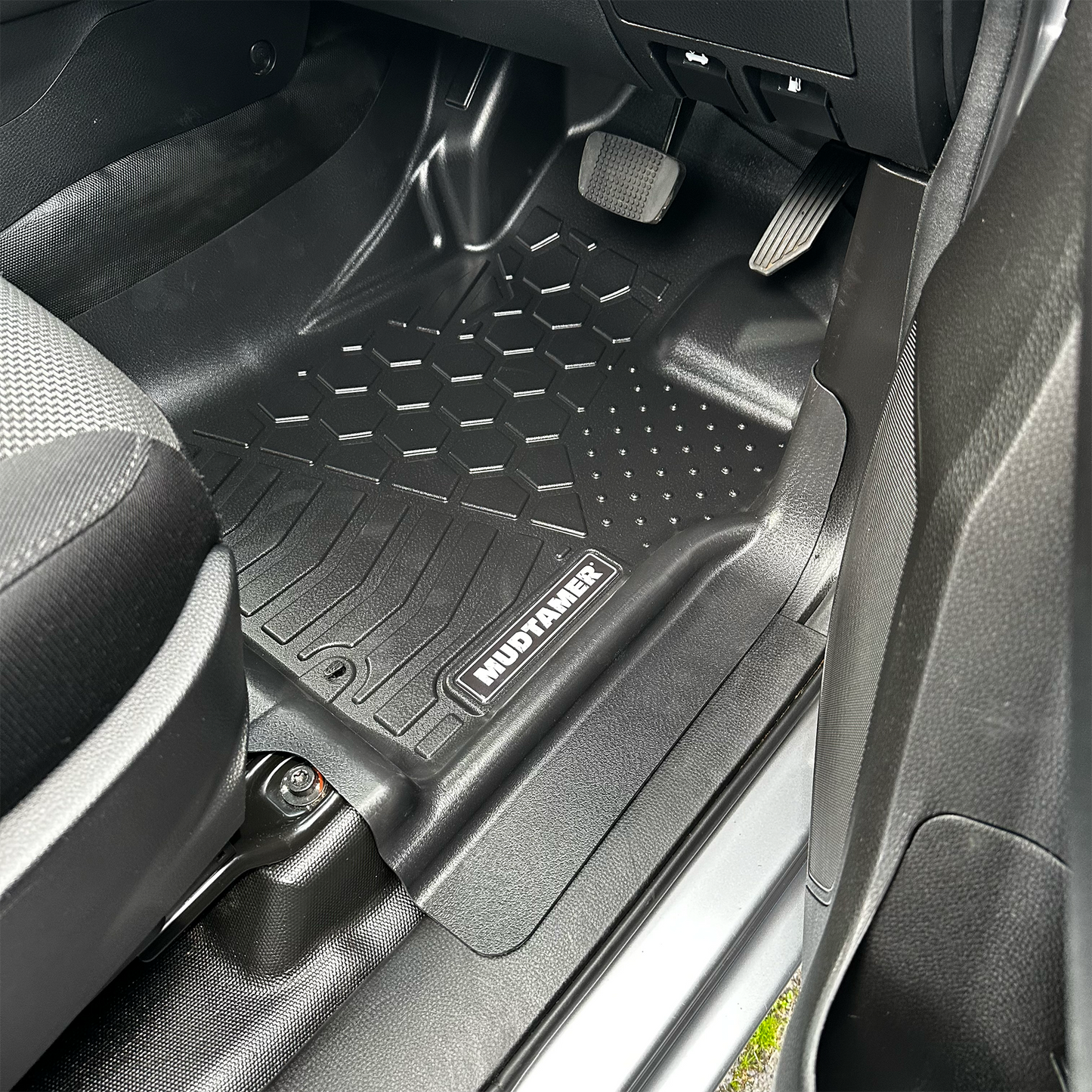 Isuzu D-MAX 2020+ | MUDTAMER Floor Mats – additional photo