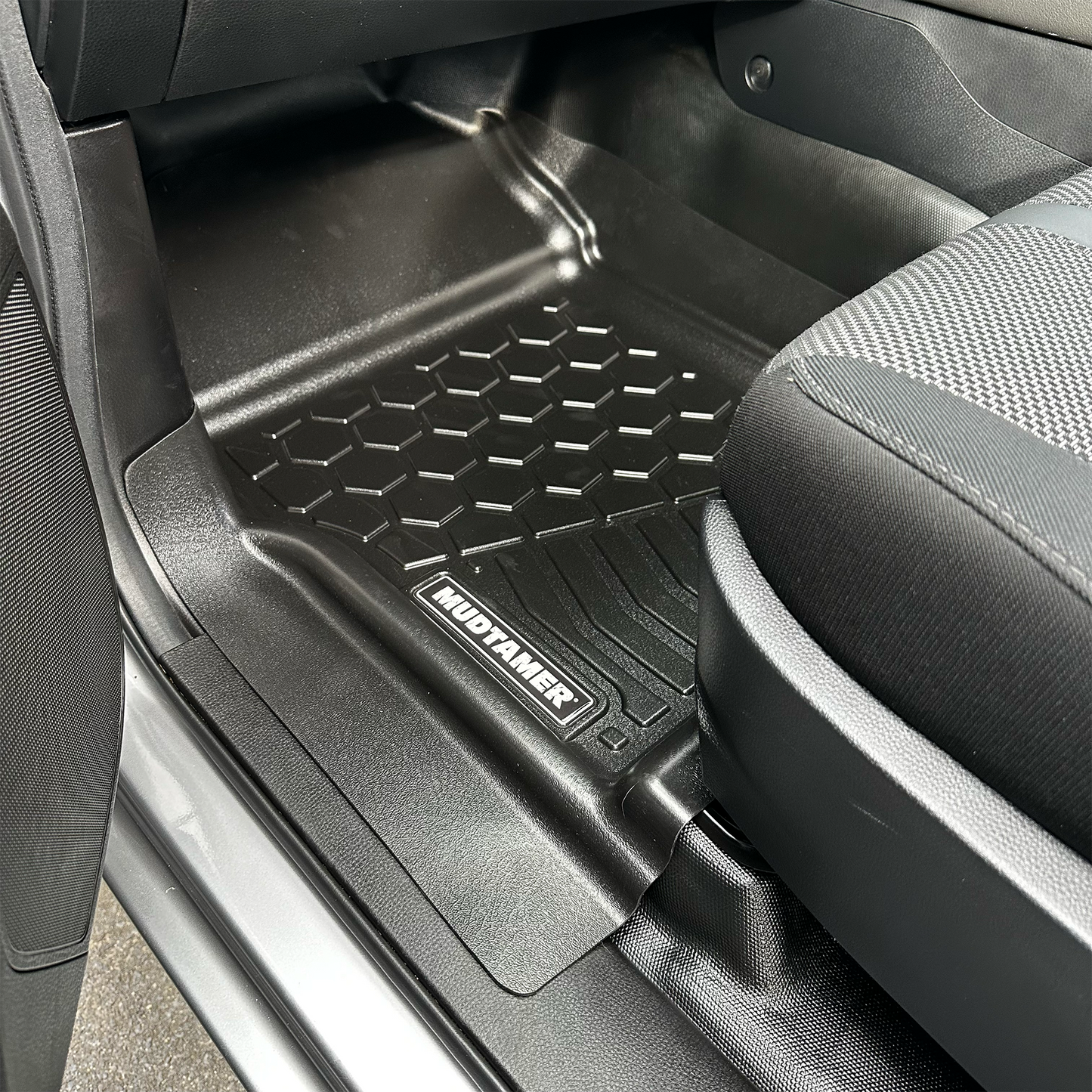 Isuzu D-MAX 2020+ | MUDTAMER Floor Mats – additional photo