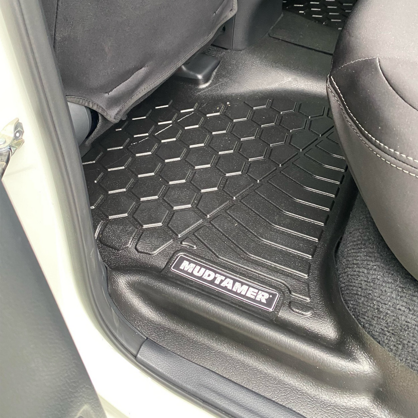 Nissan Navara NP300 Automatic 2017-2026 | MUDTAMER Floor Mats – additional photo