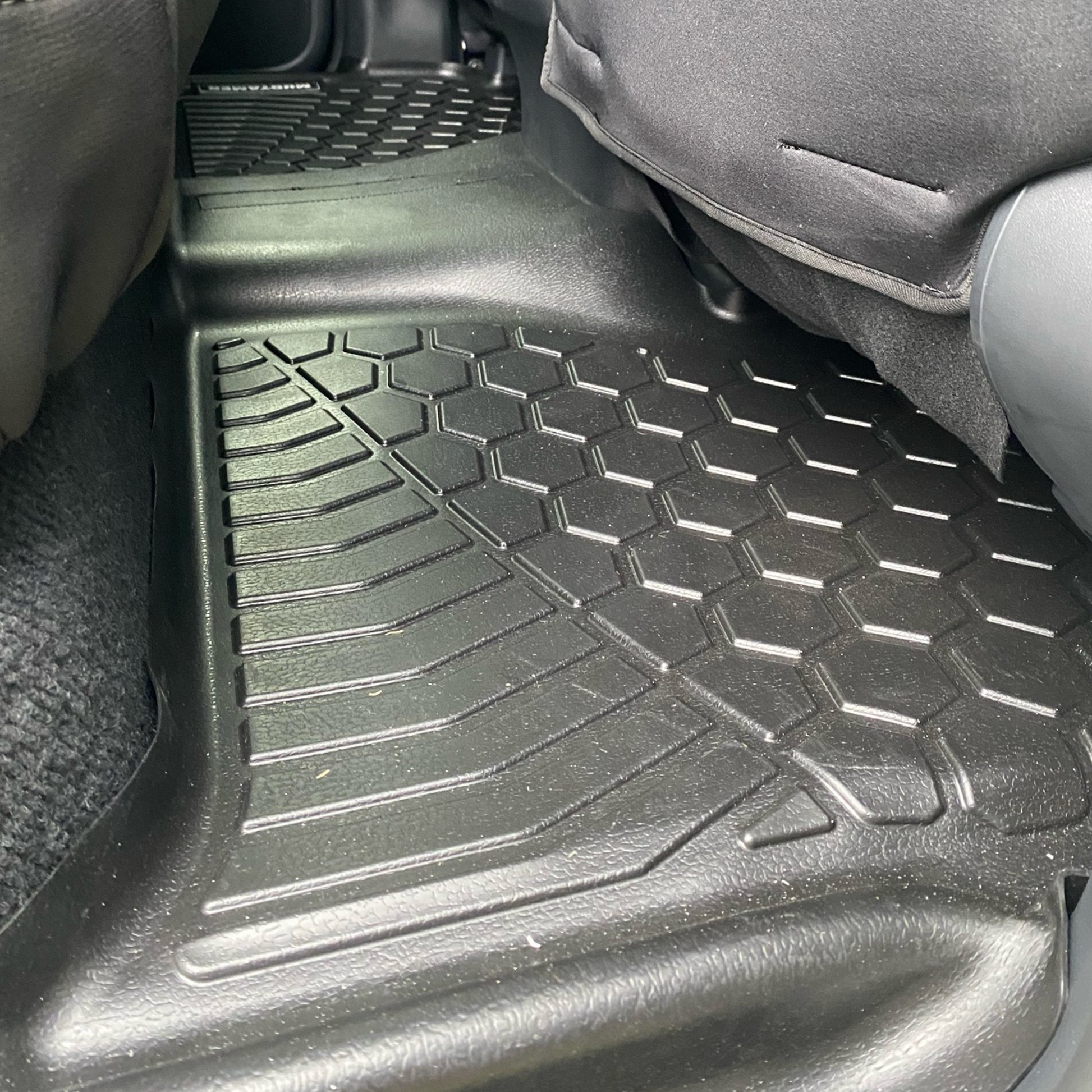 Nissan Navara NP300 Automatic 2017-2026 | MUDTAMER Floor Mats – additional photo