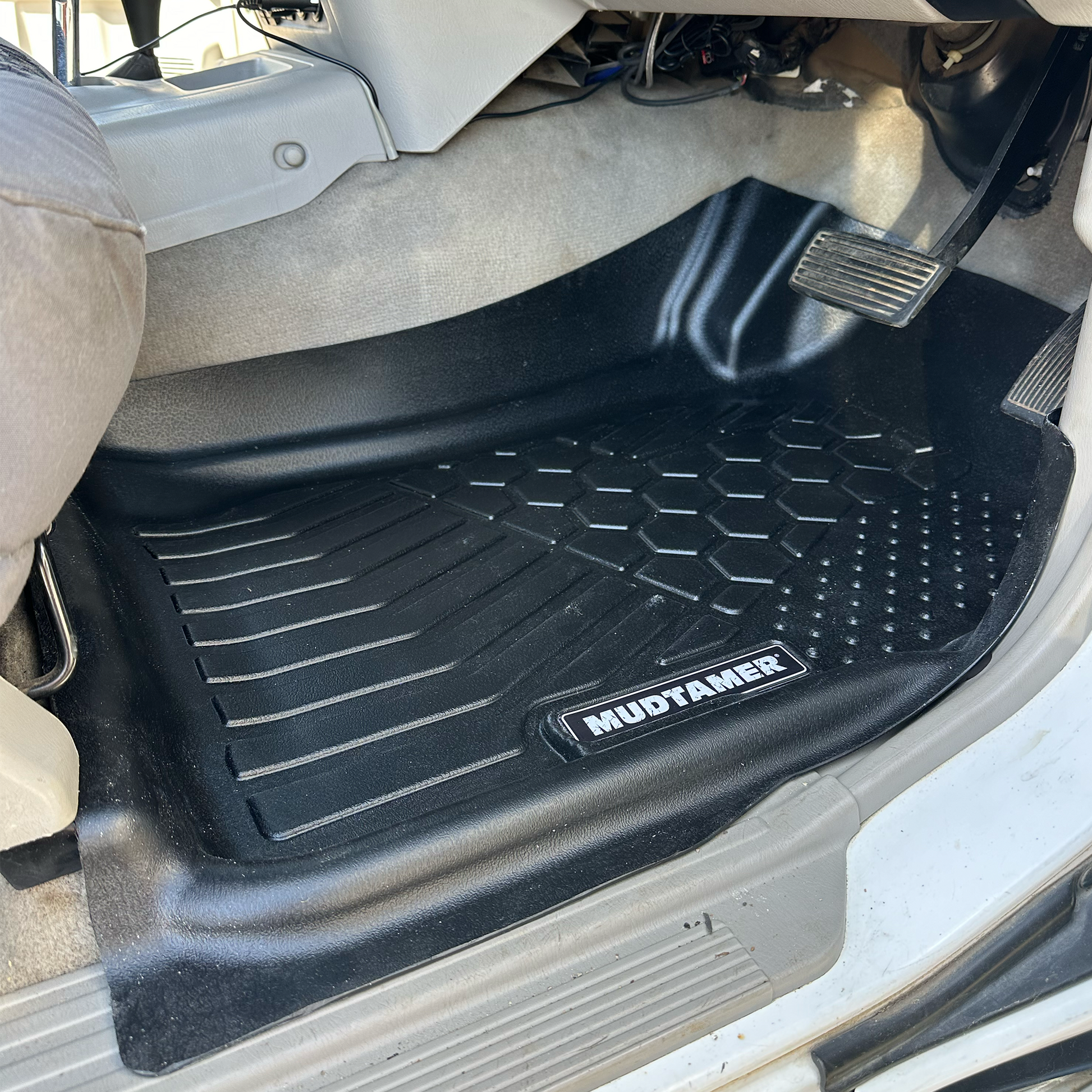 Nissan GU Patrol 1997-2012 | MUDTAMER Floor Mats – additional photo