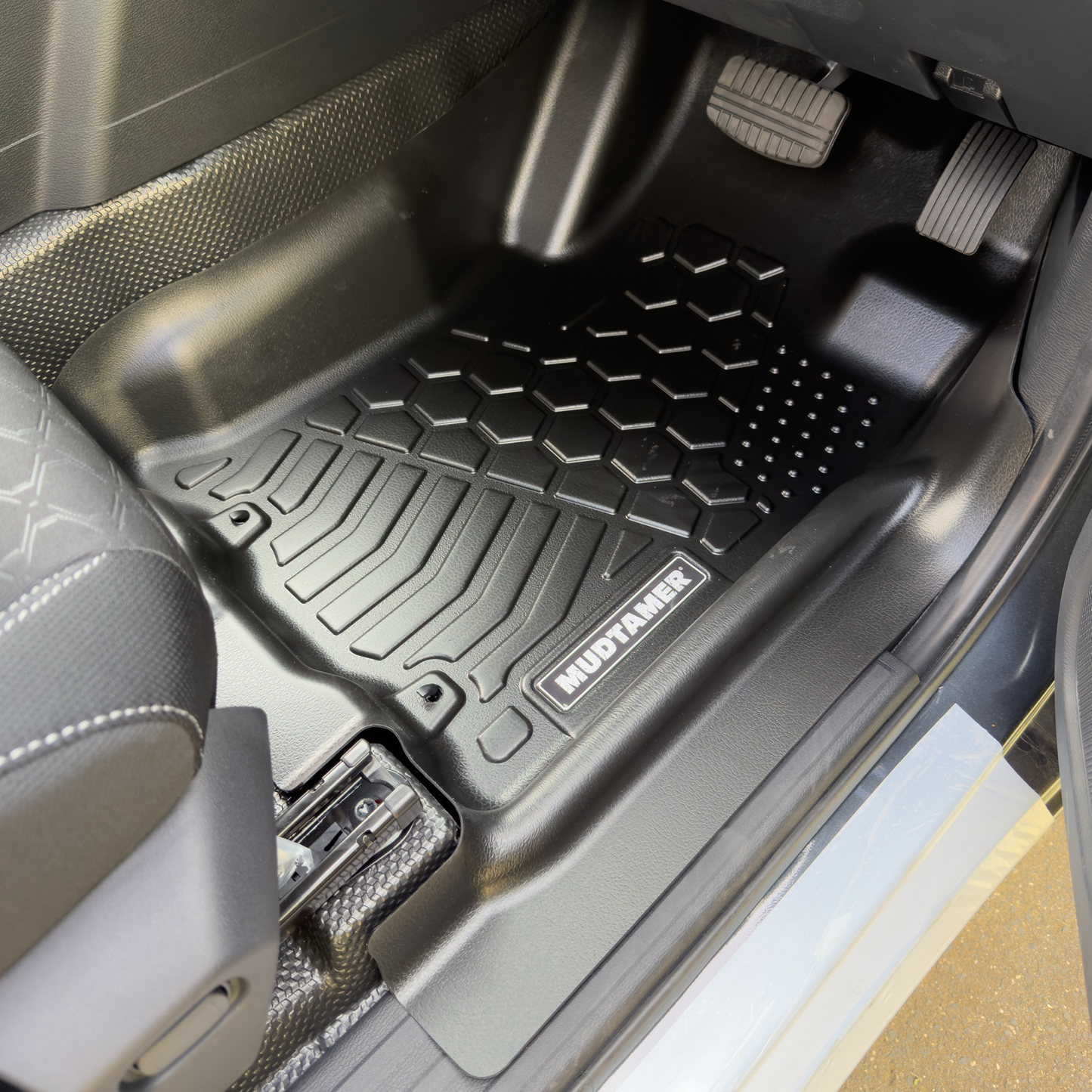 Nissan Navara D27 2026+ | MUDTAMER Floor Mats – additional photo