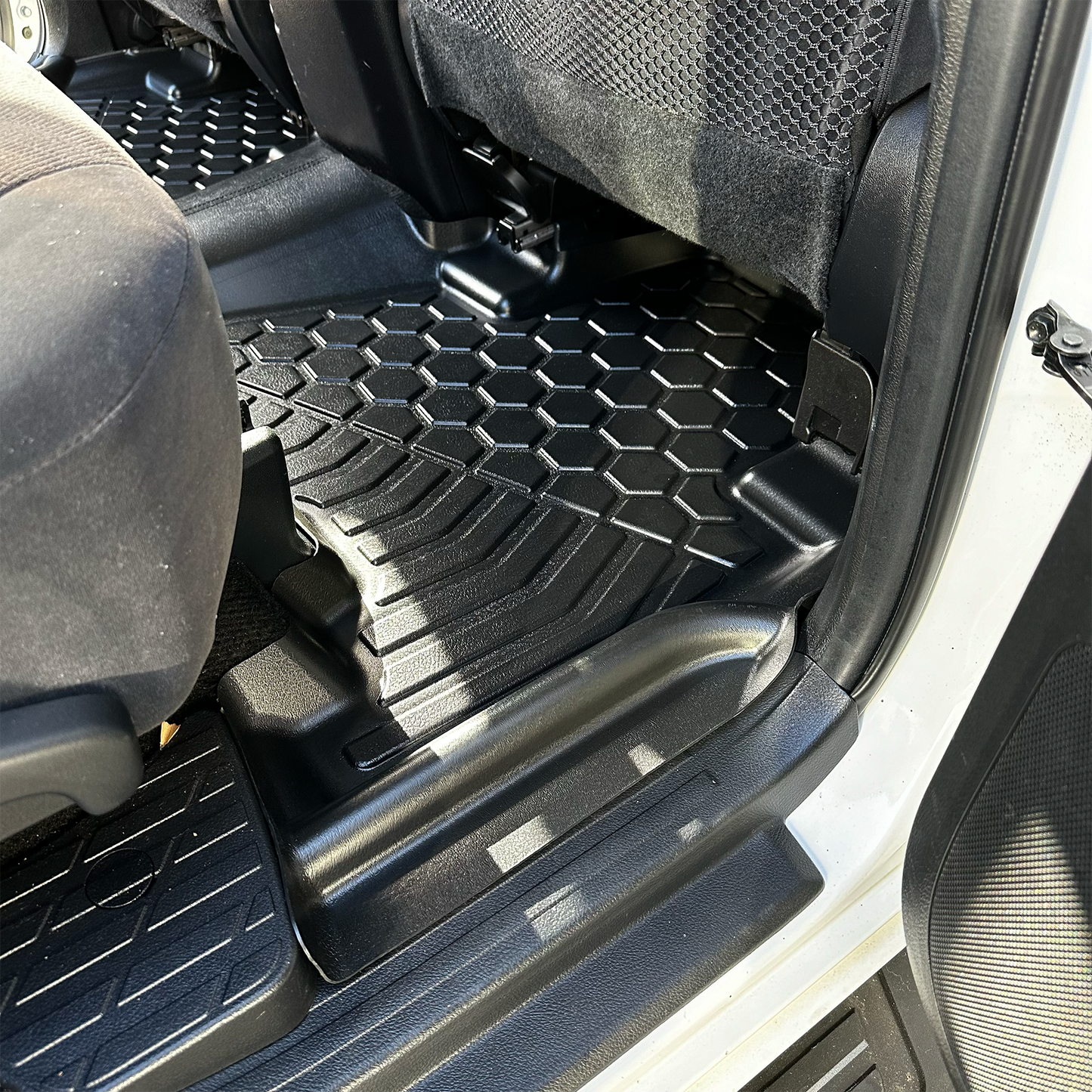 Toyota Prado 150 Series Automatic 2010+ | MUDTAMER Floor Mats – additional photo