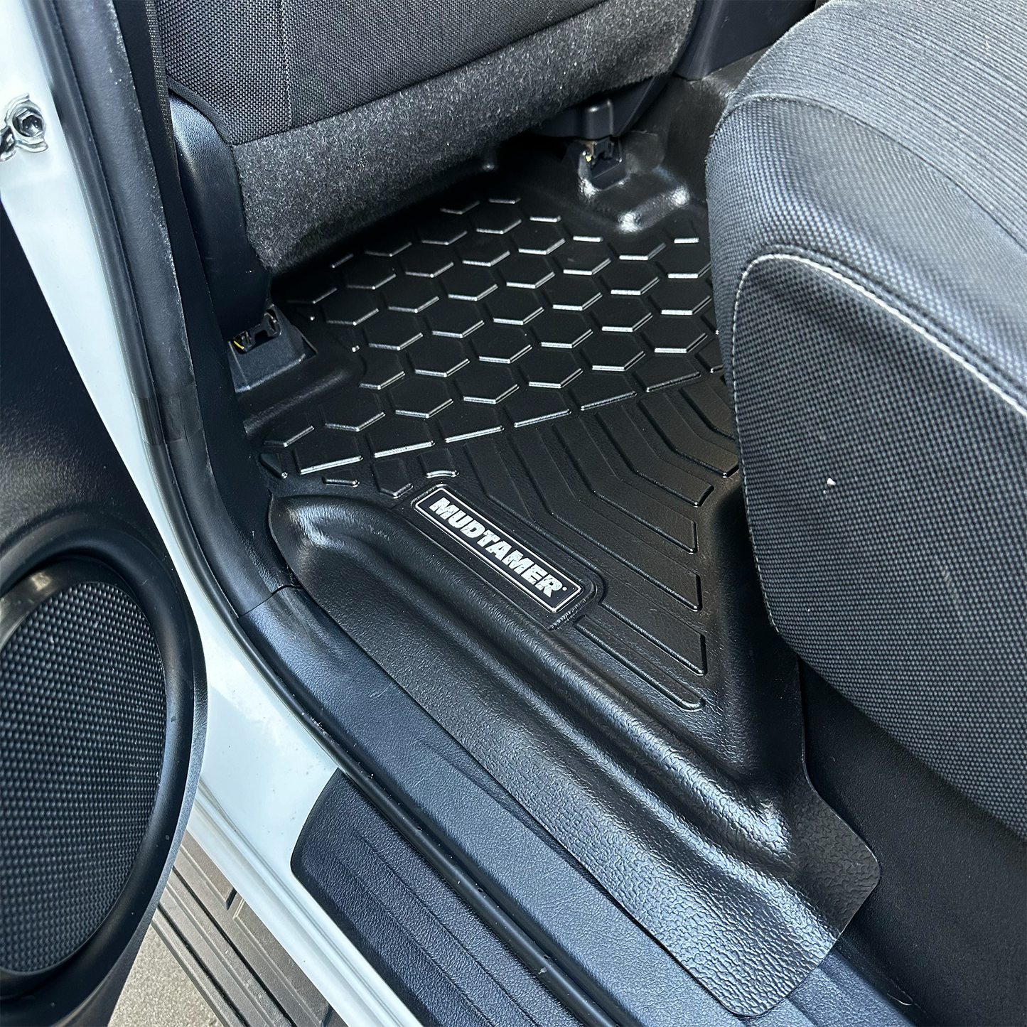 Toyota Hilux 2026+ 48V Hybrid Facelift Automatic | MUDTAMER Floor Mats
