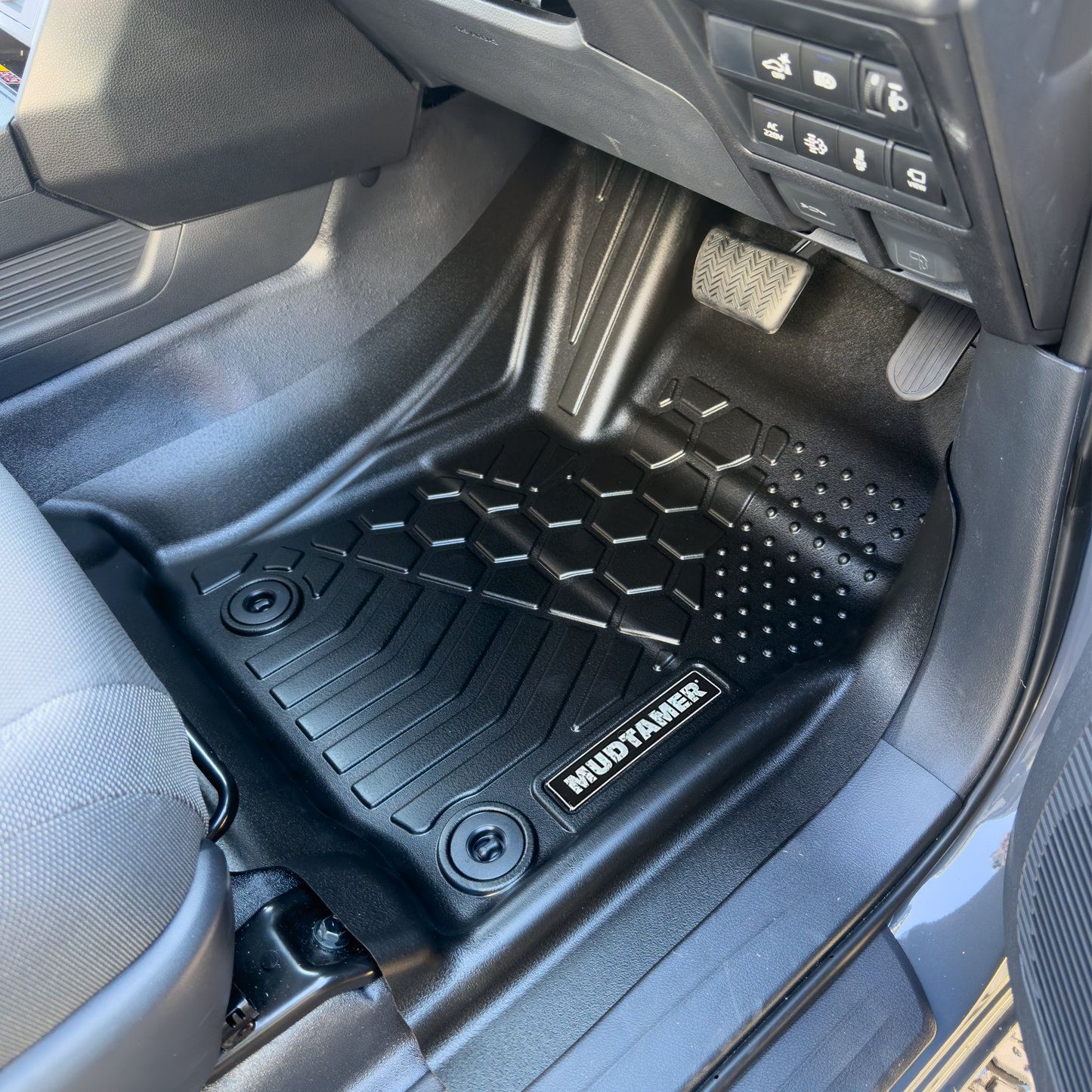 Toyota Hilux 2026+ 48V Hybrid Facelift Automatic | MUDTAMER Floor Mats – additional photo