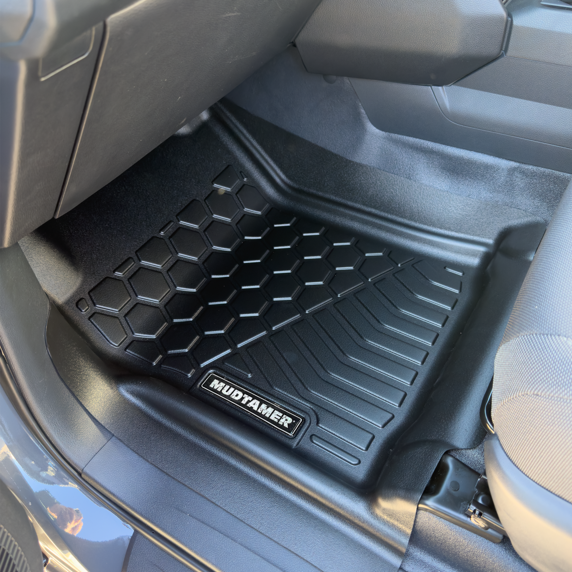Toyota Hilux 2026+ 48V Hybrid Facelift Automatic | MUDTAMER Floor Mats – additional photo