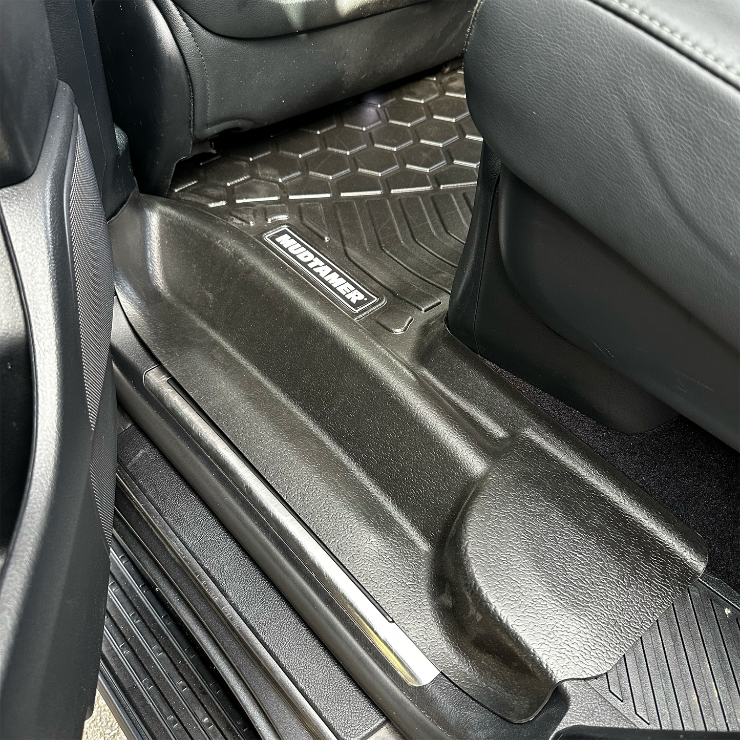 Toyota LandCruiser 200 Series 2007-2021 | MUDTAMER Floor Mats – additional photo