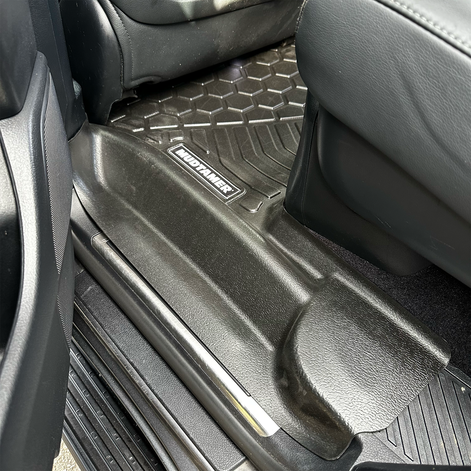 Toyota LandCruiser 200 Series 2007-2021 | MUDTAMER Floor Mats – additional photo