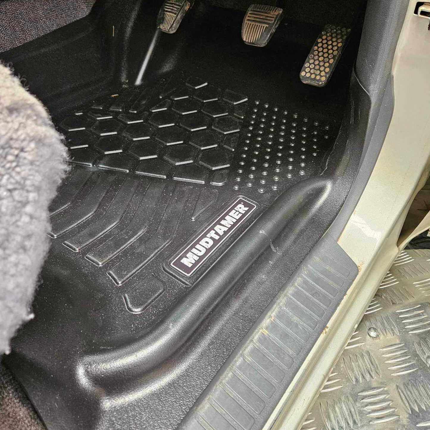 Toyota LandCruiser 80 Series 1990-1998 | MUDTAMER Floor Mats – additional photo