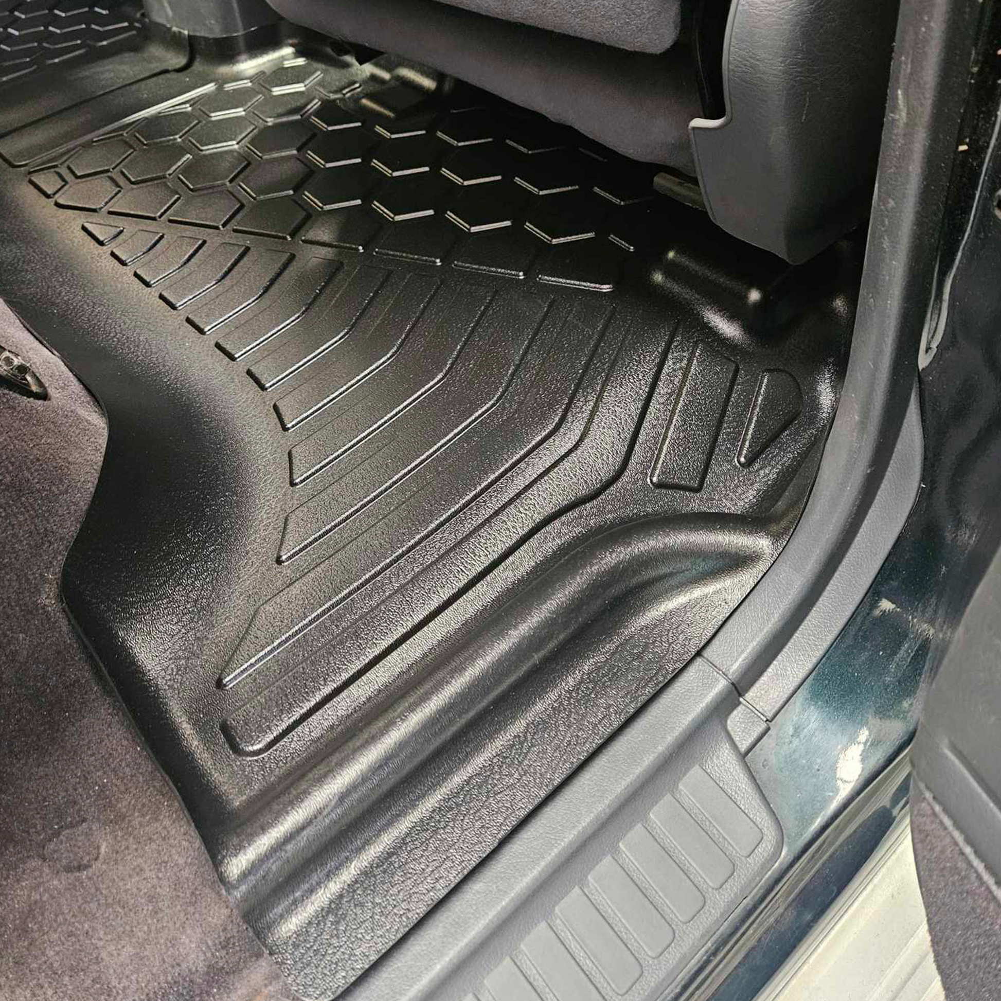 Toyota LandCruiser 80 Series 1990-1998 | MUDTAMER Floor Mats – additional photo