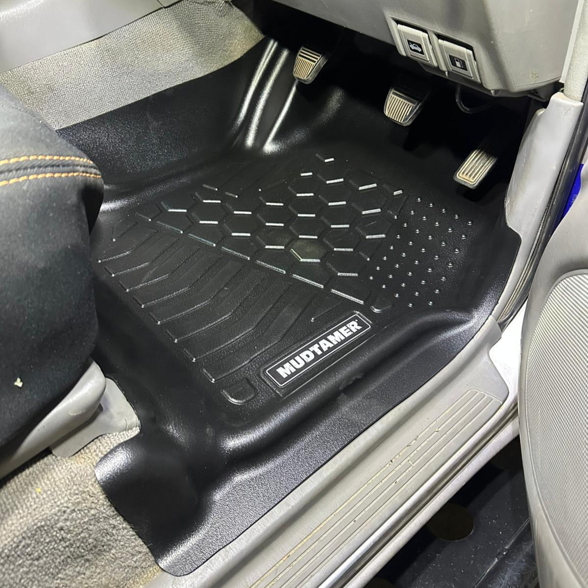 Toyota LandCruiser 100/105 Series 1998-2007 | MUDTAMER Floor Mats – additional photo