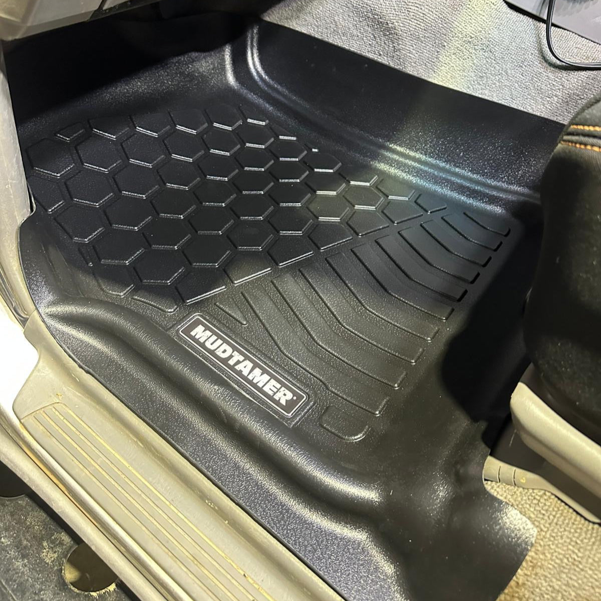 Toyota LandCruiser 100/105 Series 1998-2007 | MUDTAMER Floor Mats – additional photo