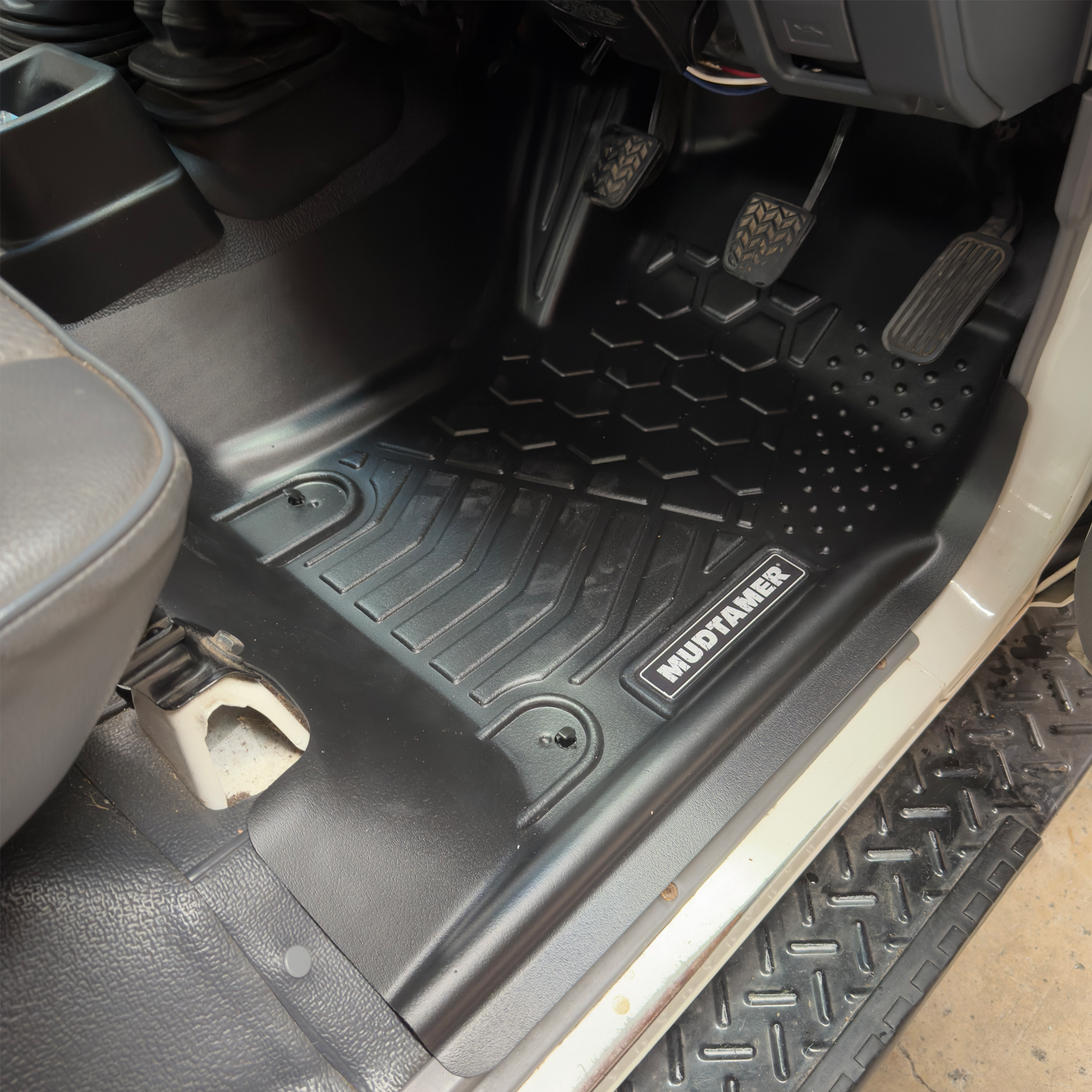 Toyota 79 Series Landcruiser Single Cab 1999-2016 | MUDTAMER Floor Mats – additional photo